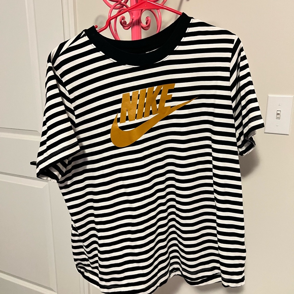 Nike Black and White Short Sleeve Tee